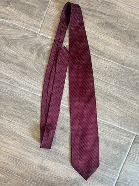 Mens Burgundy Micro-Texture Tie